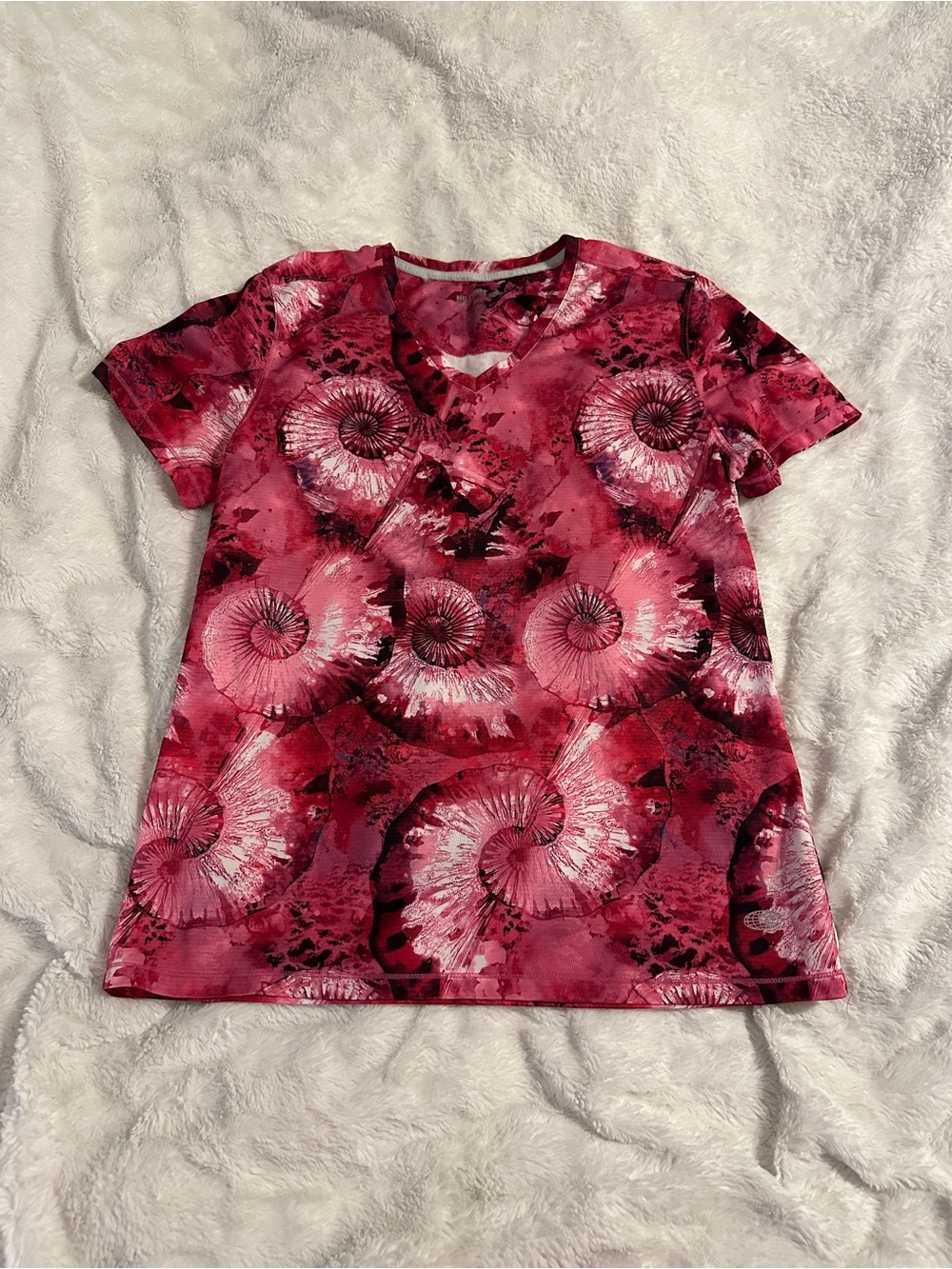 Reel Legends Rose Spiral Shell-Print V-Neck Tee
